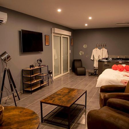 Love Room - La Parenthese Saint-Bauzille-de-la-Sylve Экстерьер фото