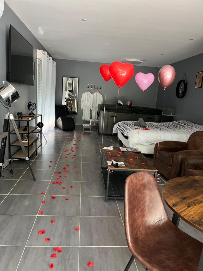 Love Room - La Parenthese Saint-Bauzille-de-la-Sylve Экстерьер фото